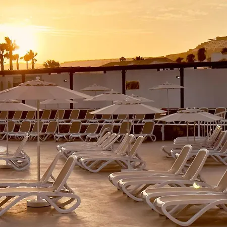 Apart-hotel Caleta Dorada 3*